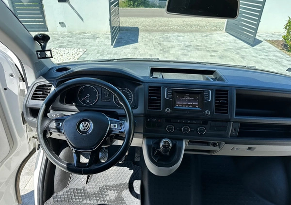 Volkswagen Caravelle cena 109400 przebieg: 198700, rok produkcji 2017 z Wrocław małe 92